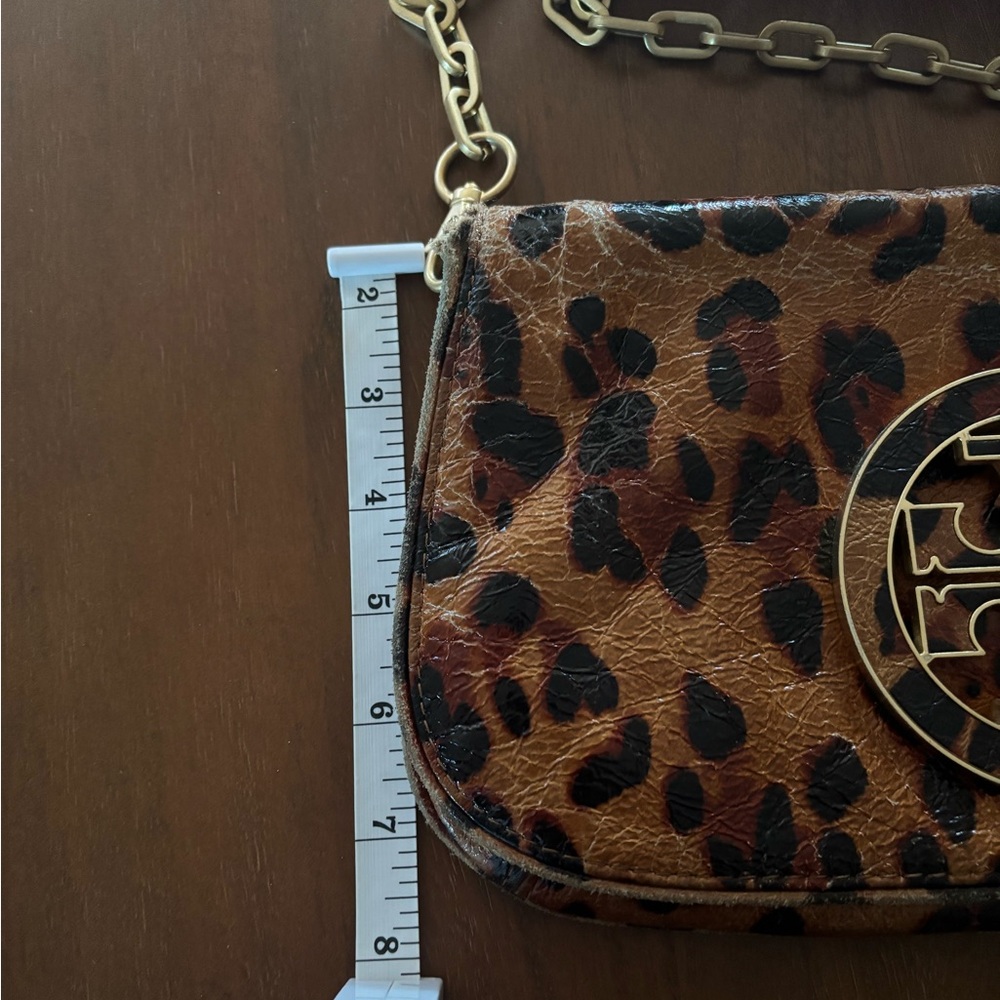 Authentic Tory Burch
Vegan Leather Leapord Print Crossbody Bag - Picture 14 of 16